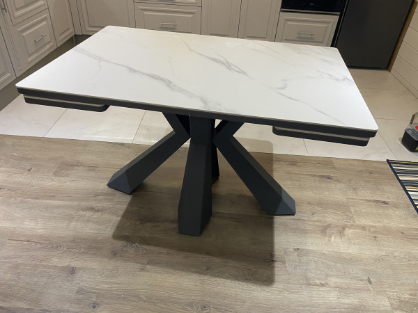 Стол лофт из керамогранита Оникс Silver White