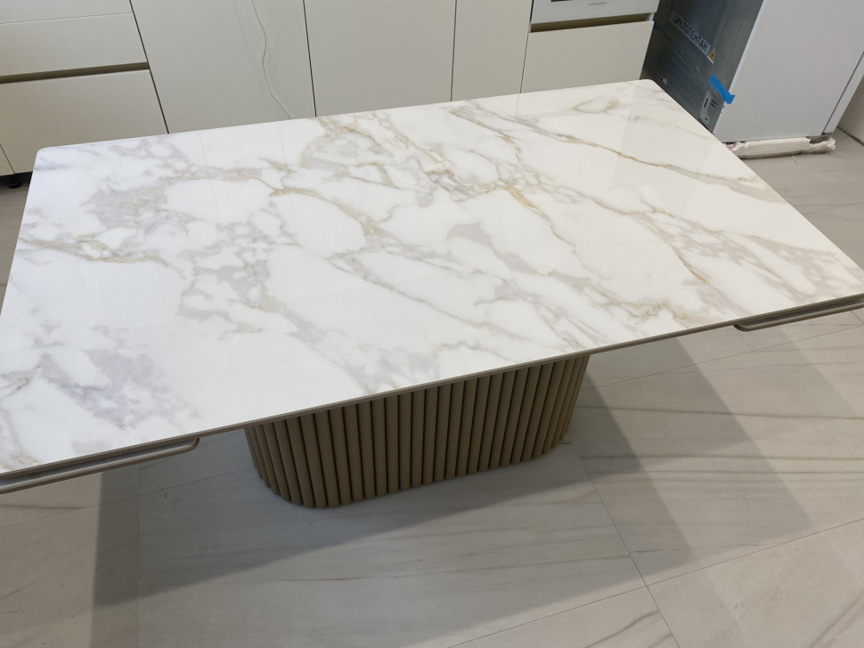 Стол лофт из керамогранита Вельвет 3 Calacatta Gold 