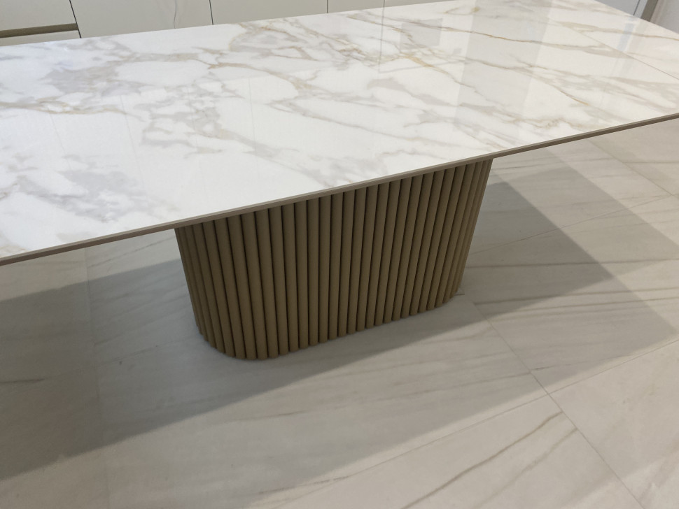 Стол лофт из керамогранита Вельвет 3 Calacatta Gold 